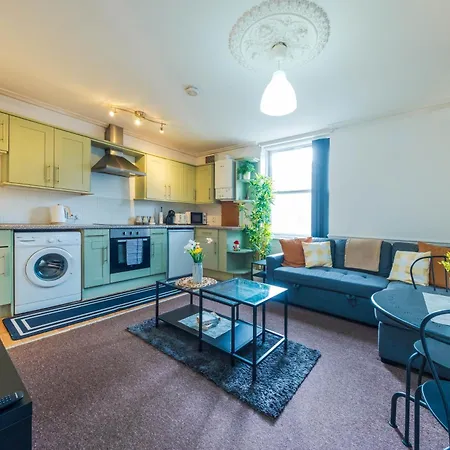 The Hidey-hole * בריסטול